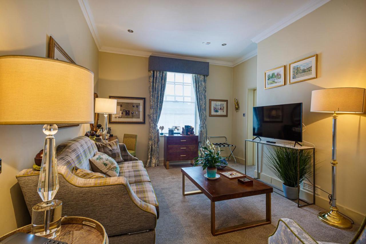 The Rutland Arms Hotel, Bakewell, Derbyshire Buitenkant foto